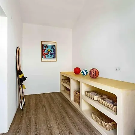 Villa Carvoeiro Sleeps 12 With Air Con