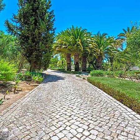Villa Carvoeiro Sleeps 12 With Air Con